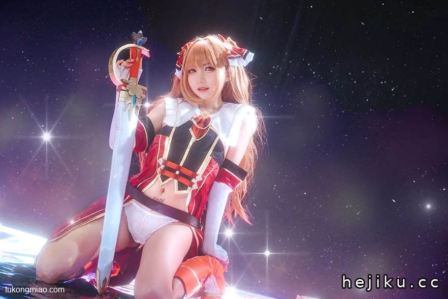 一只熊仔吗cos图片欣赏：微胖系银发战士造型亮相漫展 cosplay写真 第3张