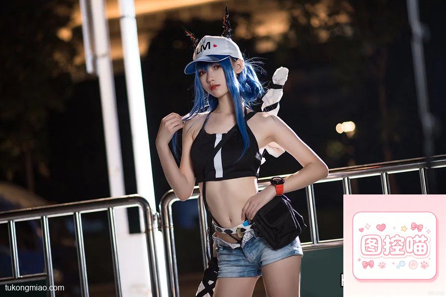 大大卷卷小卷十九套图集，蓝发少女的夏日甜拍 cosplay写真 第4张