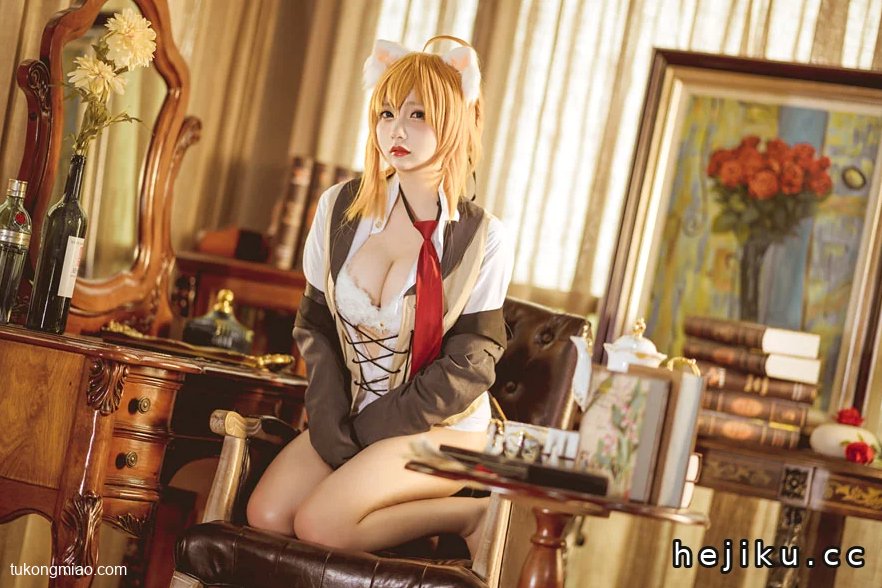 一只熊仔吗cos图片欣赏：微胖系银发战士造型亮相漫展 cosplay写真 第2张