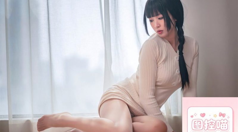 轩萧学姐写真风格解析：高颜值Coser海克斯科技小蛋糕的百变魅力