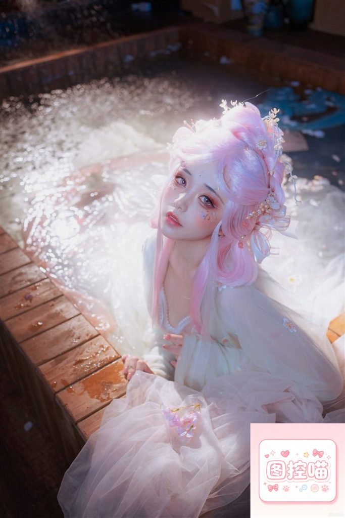 爆机喵小吉临江仙Cosplay古风池景写真赏析与图包整理
